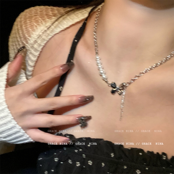 Women's Black Zircon Butterfly Patchwork Necklace - Picture 4 of 9